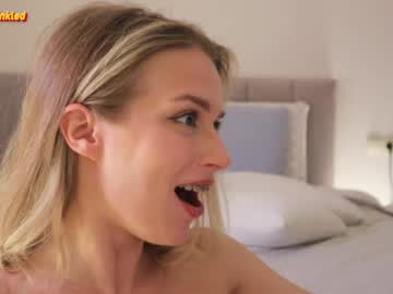 webcam girl ella_twinkle live cam image #9543285