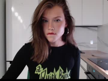 webcam girl bitter_moon live cam image #7383510