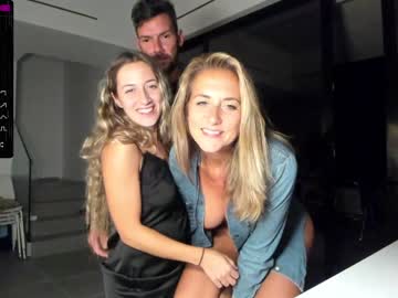 webcam girl lunary_mix live cam image #2607997