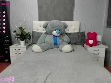 webcam girl emmika_ live cam image #1337362