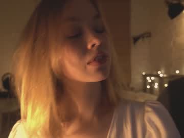 webcam girl bibi_it_is live cam image #4042389