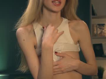 webcam girl lolly_bella_ live cam image #1042598