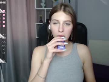 webcam girl lilliasweety live cam image #2783418