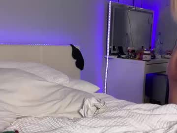 webcam girl molllyyx live cam image #12880970