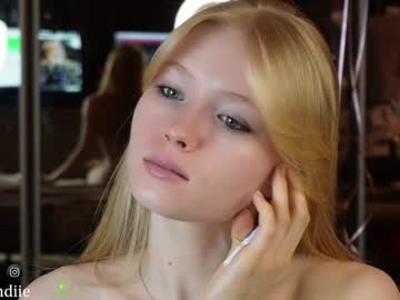 webcam girl bestblondiiecb live cam image #8428128