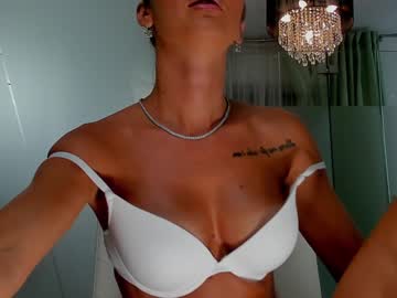 webcam girl anyarayne live cam image #10240368