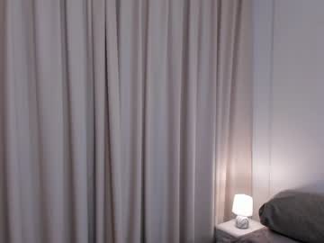 webcam girl peek_in_my_window live cam image #8525465