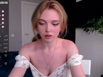 webcam girl small_blondee live cam image #2633874