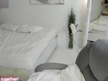 webcam girl lili_and_niki live cam image #12583991