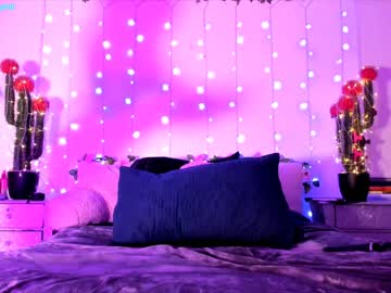 webcam girl littlee33 live cam image #1248361
