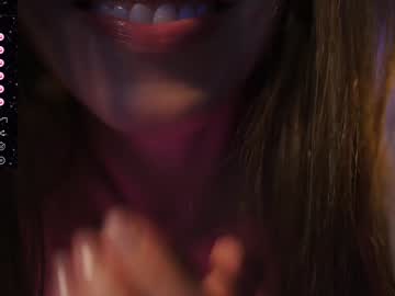 webcam girl lucie_beltran live cam image #10206450