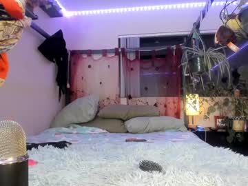 webcam girl chrysanthulu live cam image #5383072