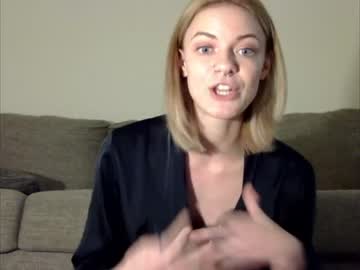 webcam girl littlelaurie2 live cam image #1948987