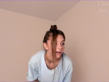 webcam girl lesi_moon live cam image #6942411