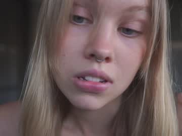 webcam girl bibi_it_is live cam image #4879141