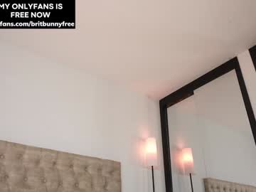 webcam girl camilitasu live cam image #12384173