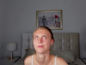 webcam girl phoebepaw live cam image #10785467