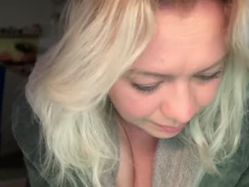 webcam girl kiradivine live cam image #12513215