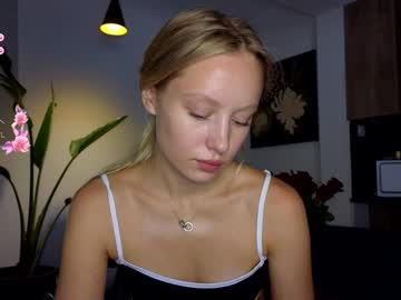 webcam girl white_lime live cam image #10275812