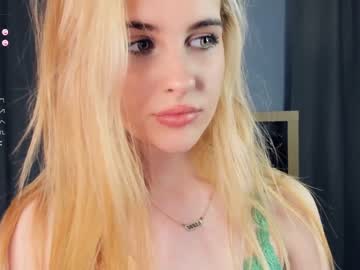 webcam girl slow_kiss live cam image #8390532