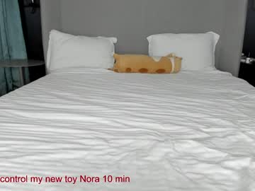 webcam girl carolinaherera live cam image #10611372