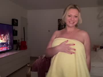 webcam girl kiradivine live cam image #1122161