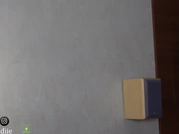 webcam girl bestblondiiecb live cam image #9625745
