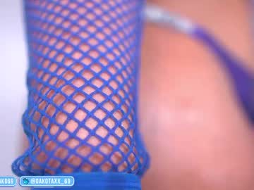 webcam girl dakota_leex live cam image #12147956