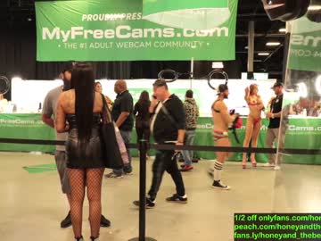 webcam couple honeyand_thebear live cam image #491016