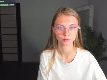 webcam girl phoebepaw live cam image #12162357