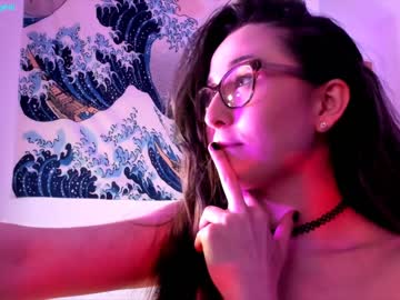 webcam girl littlee33 live cam image #1353475