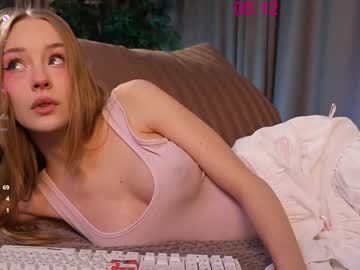 webcam girl lissa_meooow live cam image #11225368