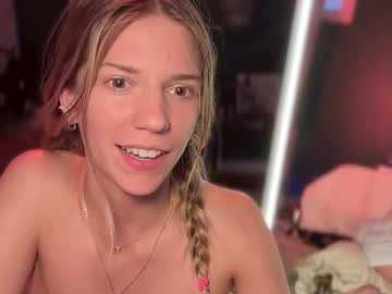 webcam girl oliviahansleyy live cam image #12336100