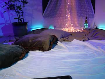 webcam couple mistysnow_xo live cam image #2322765