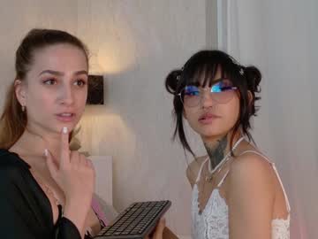 webcam girl breeding_material live cam image #10126379